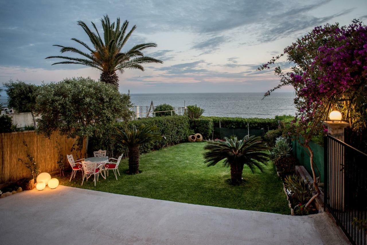 Oikia Eleanthi - Beachfront Garden Home! Митикас Экстерьер фото