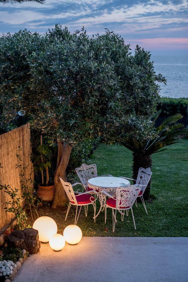 Oikia Eleanthi - Beachfront Garden Home! Митикас Экстерьер фото