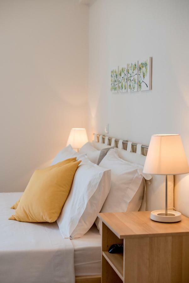 Oikia Eleanthi - Beachfront Garden Home! Митикас Экстерьер фото