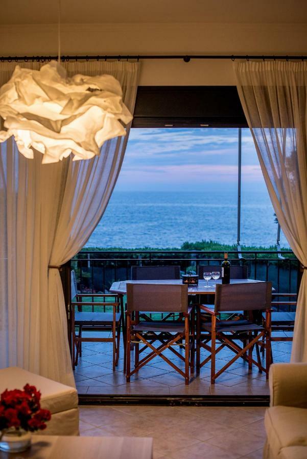 Oikia Eleanthi - Beachfront Garden Home! Митикас Экстерьер фото